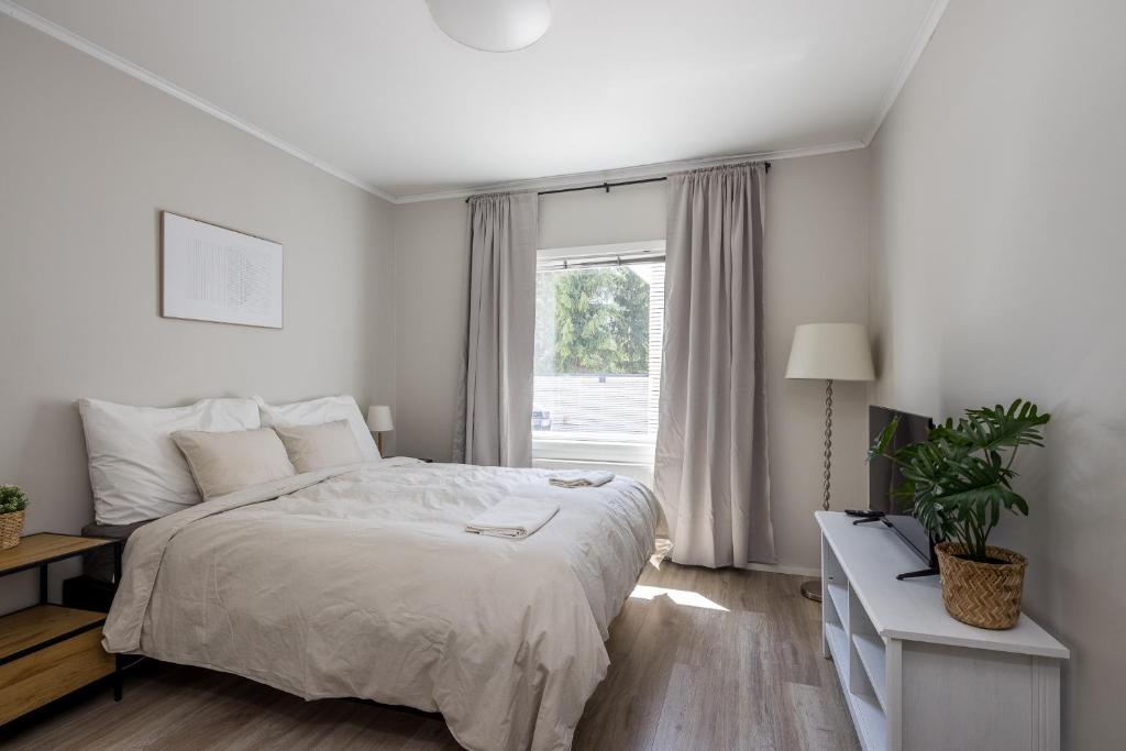 Comfy flat with AC, free parking&1 min to bus stop photo 1