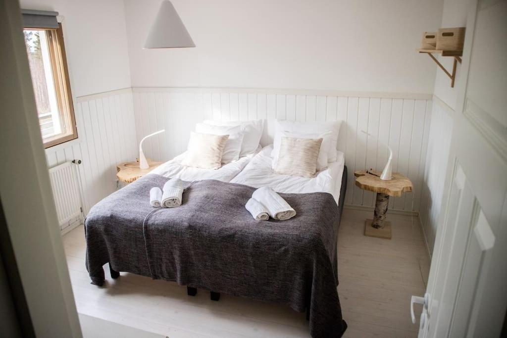 Luxury for two in Tahlo with lakeside sauna photo 1