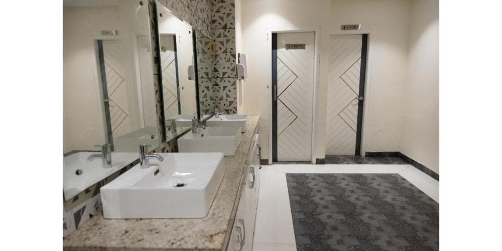 Hotel Eminence photo 1