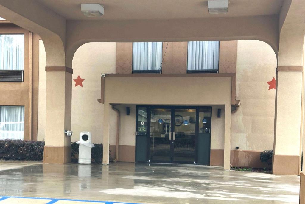Days Inn & Suites by Wyndham Eunice photo 1