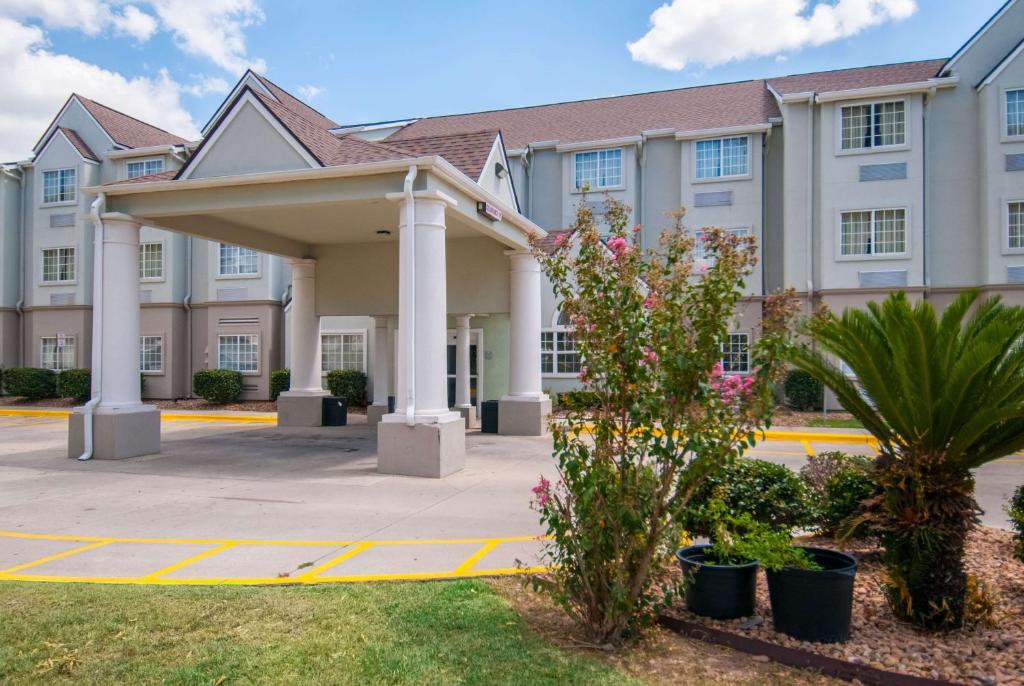 Microtel Inn and Suites Lafayette photo 2