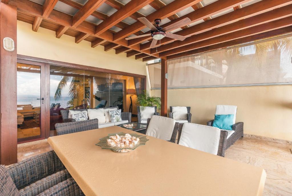 Breakfast Included Marina Town House at Puerto Bahia photo 1