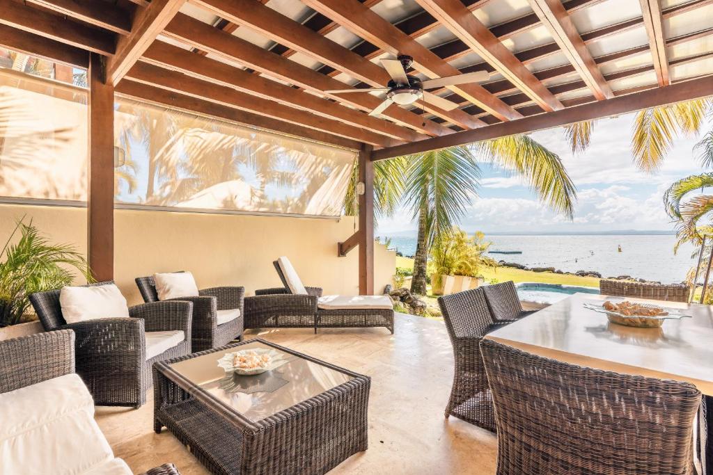 Breakfast Included Marina Town House at Puerto Bahia photo 2