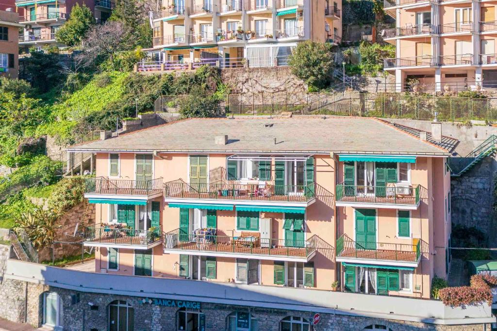 Spacious Apartment in Sori with Large Terrace photo 2