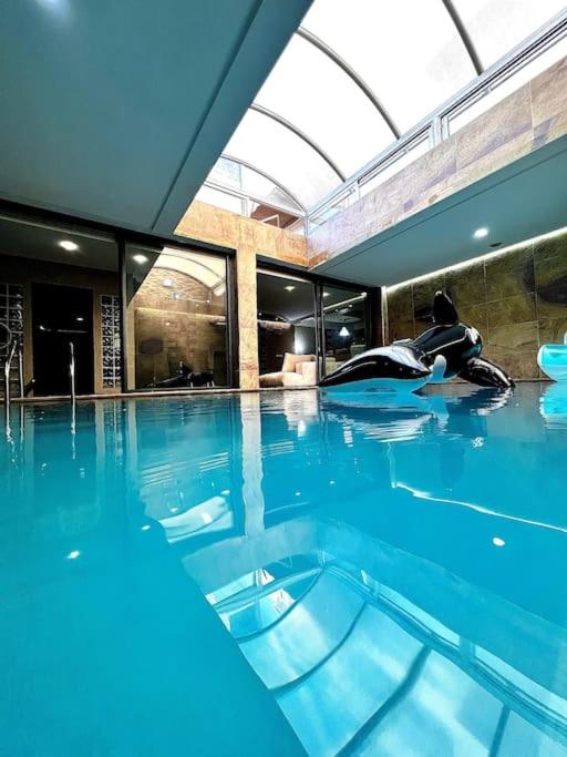 Nassali - Luxurious Beachfront Villa with Private Pool