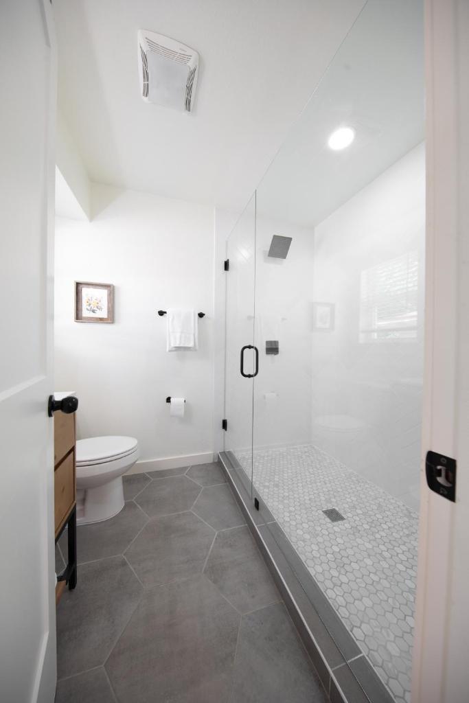 LUX ~Pet Friendly Richardson 3 bedroom 1 story Home~ photo 2