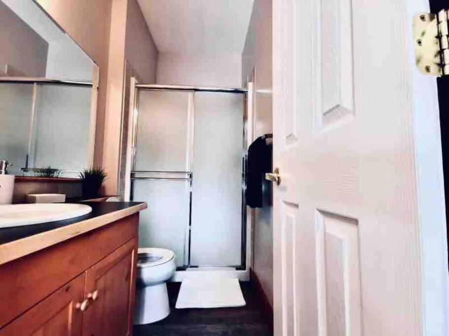 Cozy updated 3 BDRM/3 BTH on ski hill with private hottub (110) photo 1