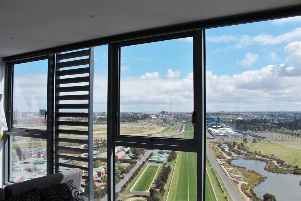 Luxurious Flemington with Stunning Racecourse View photo 3