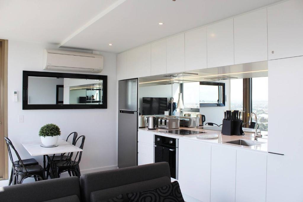 Luxurious Flemington with Stunning Racecourse View photo 4