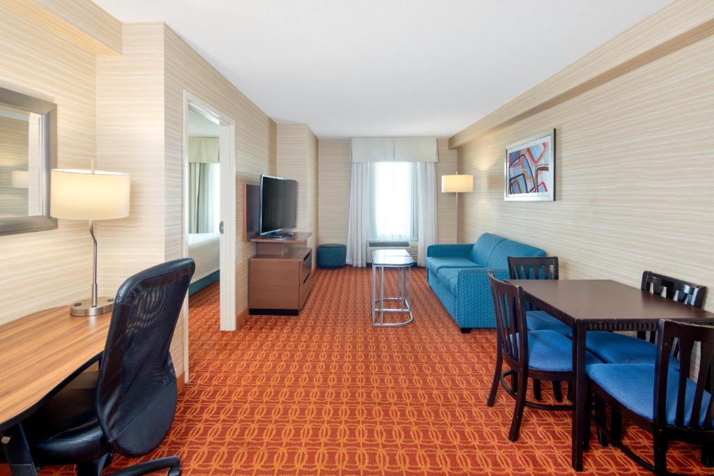 Fairfield Inn & Suites by Marriott Toronto Airport photo 3