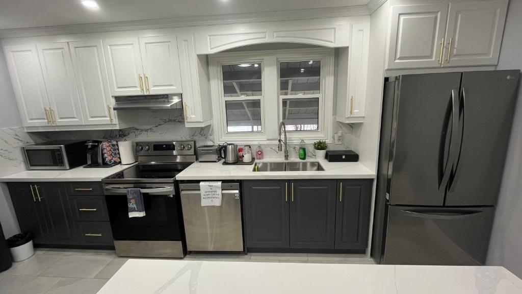 Renovated Home - Walk to Falls & Tourist District photo 4
