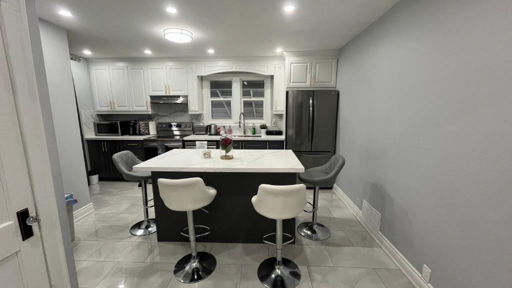 Renovated Home - Walk to Falls & Tourist District photo 3