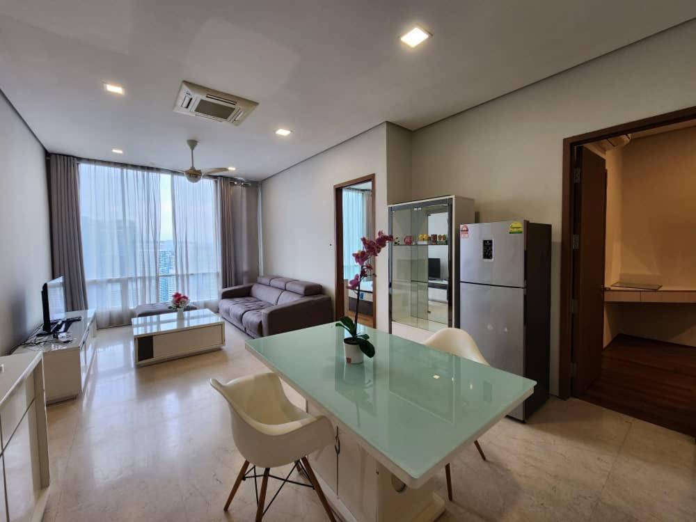 SOHO Suites KLCC - Tap to explore photos