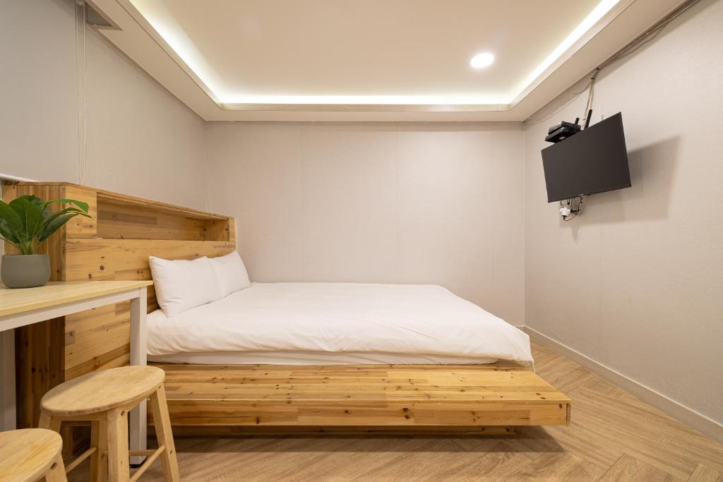 Woody Two Bedroom In Hongdae photo 3
