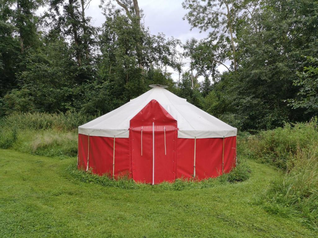 Jurten im Garten Eden