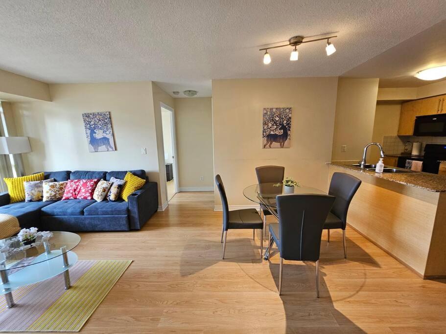 Downtown Mississauga Spacious 3BR +2BT w/ 1 Parking! Spectacular Views! photo 4