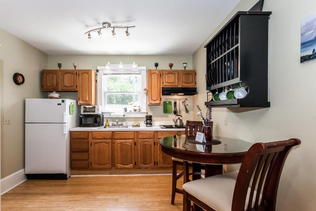 Cozy Apartment in Downtown Neighborhood photo 3