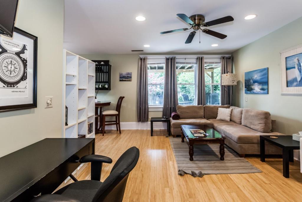 Cozy Apartment in Downtown Neighborhood photo 1