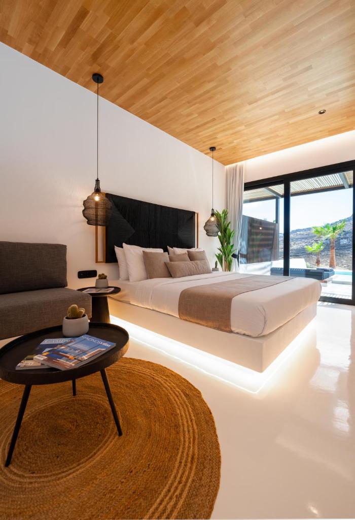 Ftelia Black Villas photo 3