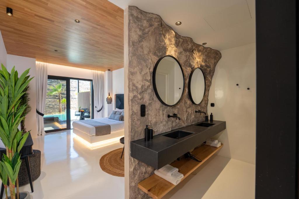 Ftelia Black Villas photo 2