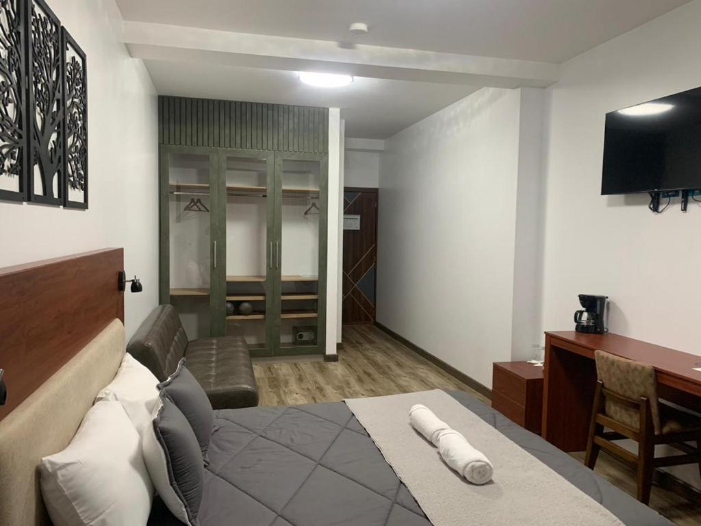 Hotel Sacha Golden photo 2