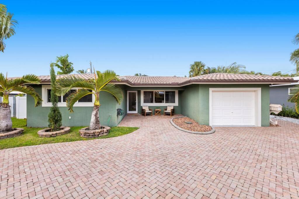 Newly renovated 3 bedrooms near the beach and res1 photo 1