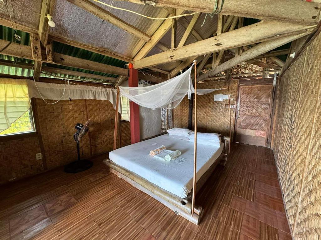 Liberty's Community Lodge and Diving photo 1