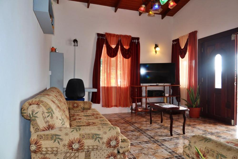 Elegant Rays Apartment- Golf Course , Grenada photo 3