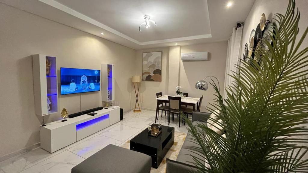 We offer you a lovely 1-Bed Apartment in Abidjan photo 1