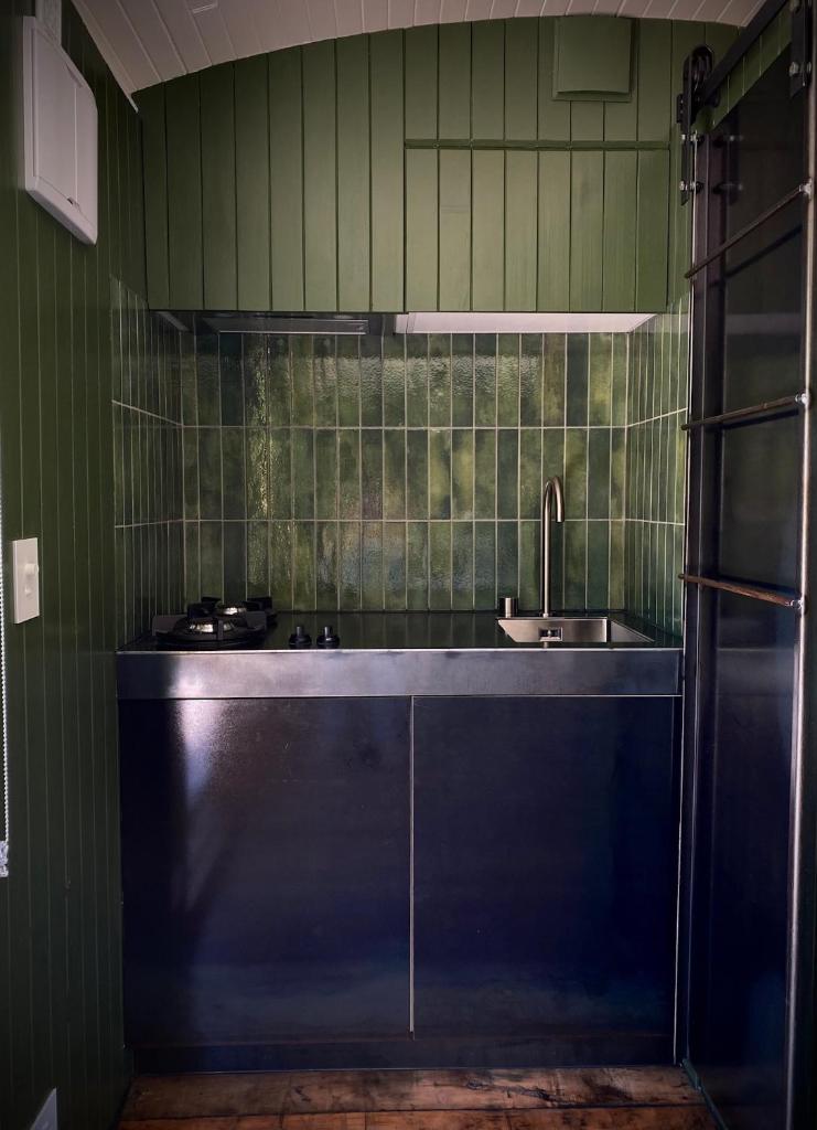 The Box Car with Outdoor Private Bath photo 4