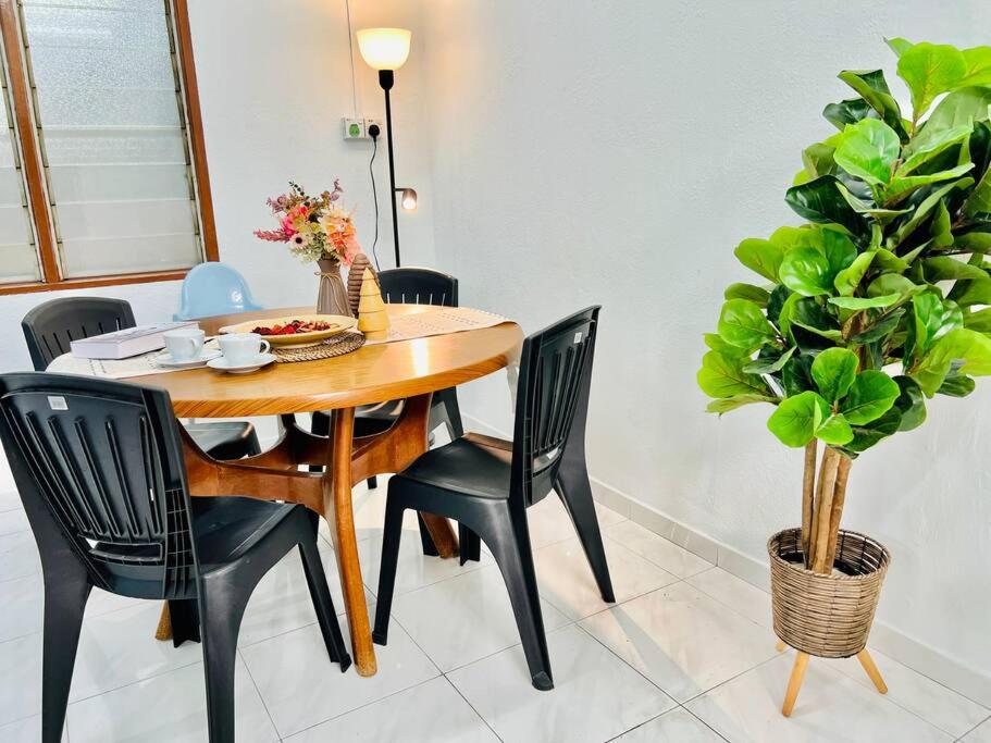 Banang BlueSky Homestay Batu Pahat 3Bedroom @14Pax photo 1