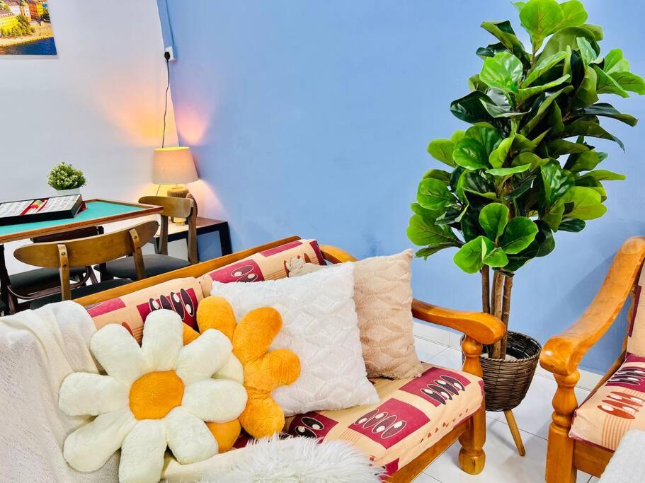 Banang BlueSky Homestay Batu Pahat 3Bedroom @14Pax photo 2