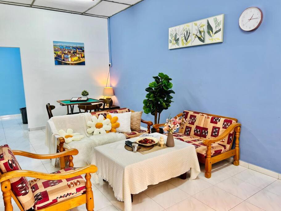 Banang BlueSky Homestay Batu Pahat 3Bedroom @14Pax photo 3