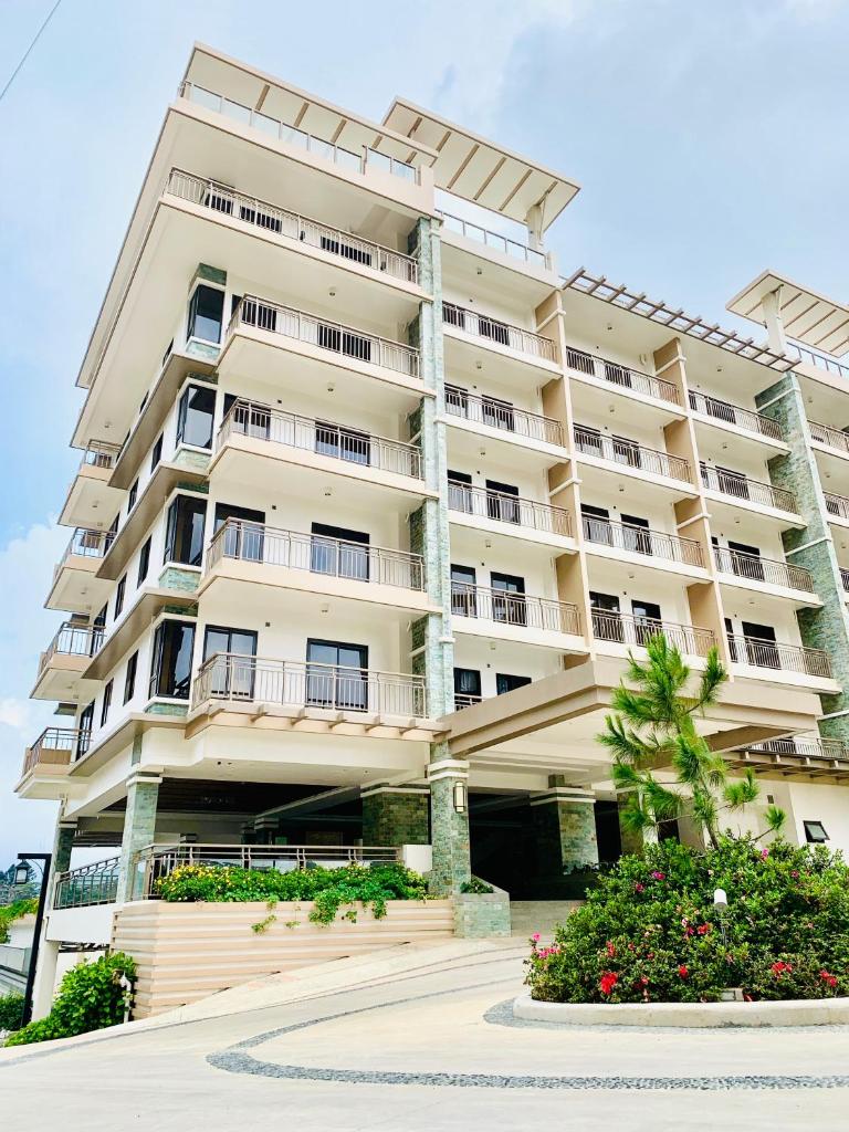 YourHomeAway,LuxFlat at BristleRidge Baguio photo 2