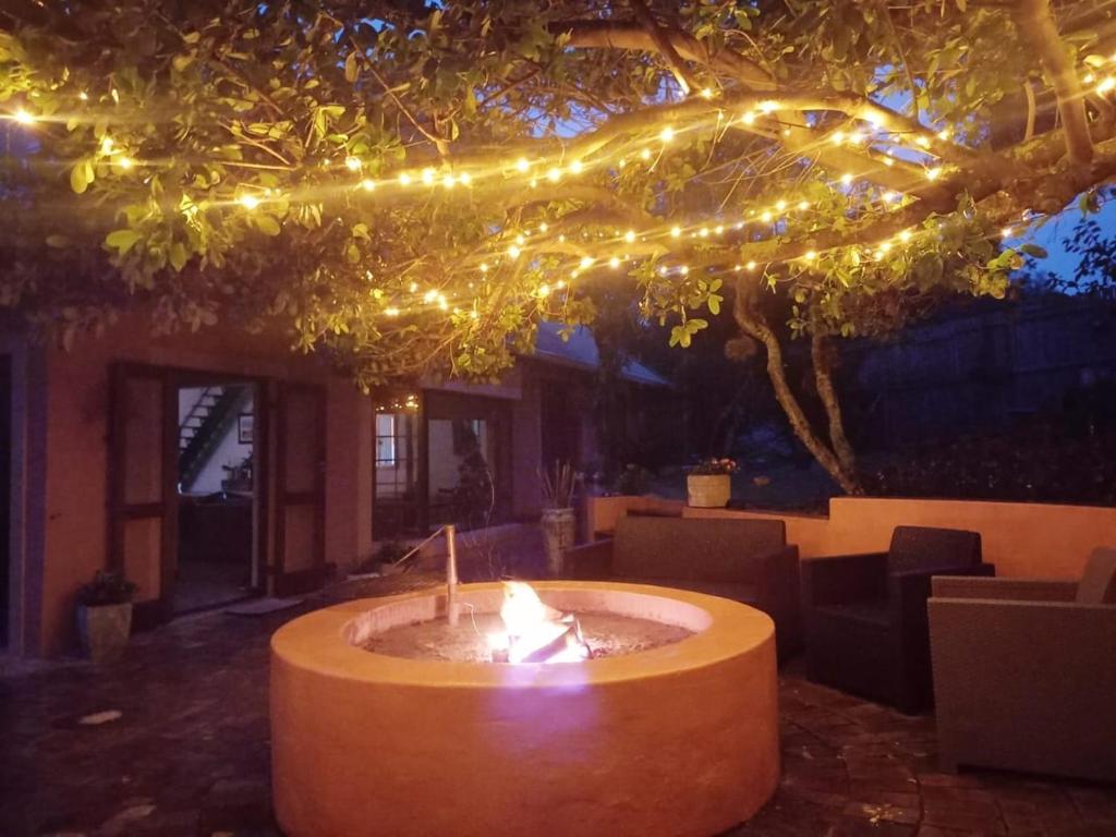 Milky Way: Home with large garden, firepit & stars