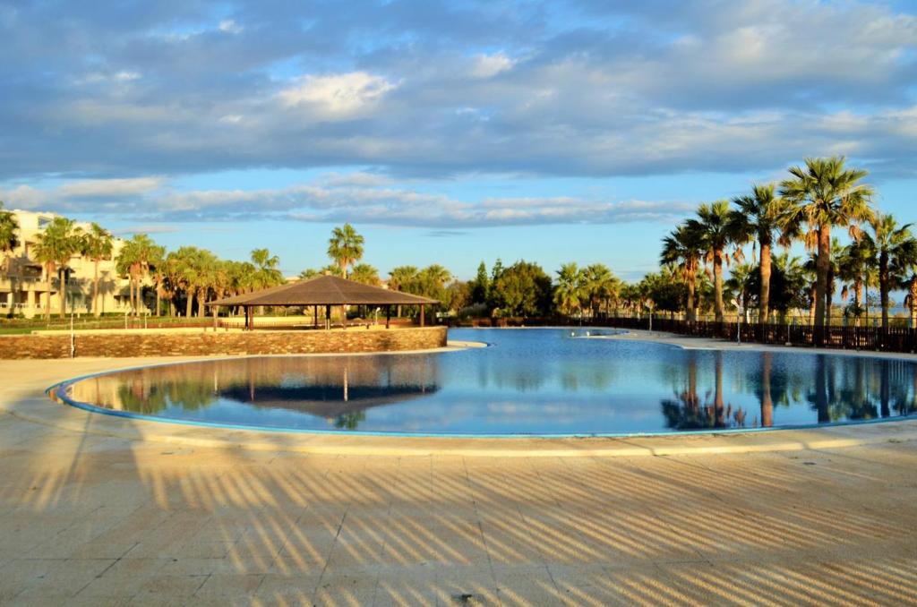 Apartamento con vistas al mar en urbanización de lujo Almerimar photo 1