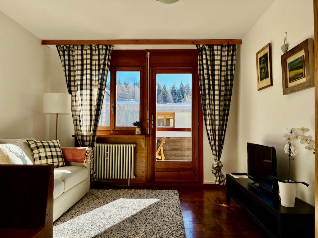 San Bernardino Studio Apartment Ski, Pool and Sauna!