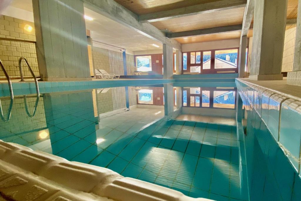 San Bernardino Studio Apartment Ski, Pool and Sauna! photo 3