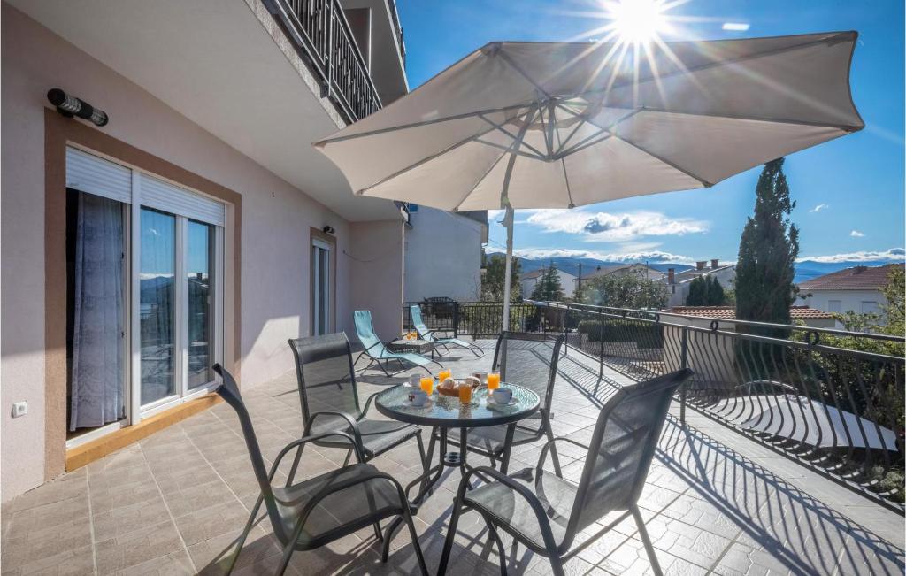 Awesome Apartment In Novi Vinodolski With 2 Bedrooms And Wifi
