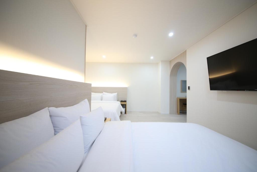 HARU Hotel photo 1