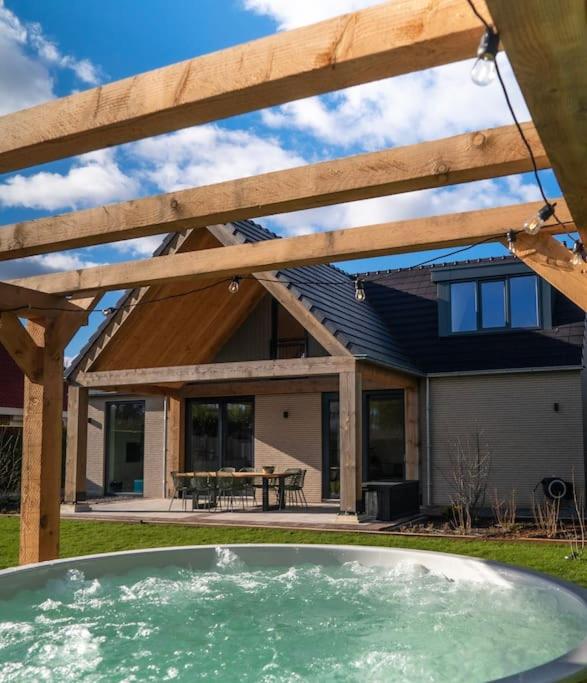 Villa Wolde, Luxe villa (10p.) met Hottub photo 1
