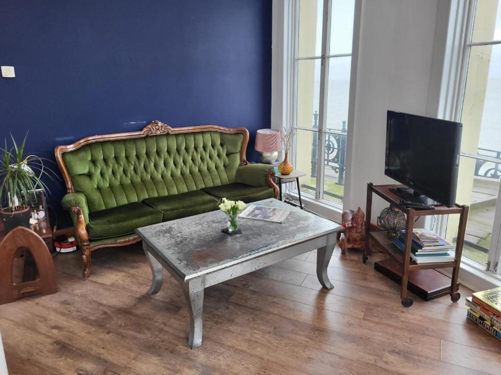 Imperial House "Serviced Apartments" - Tap to explore photos
