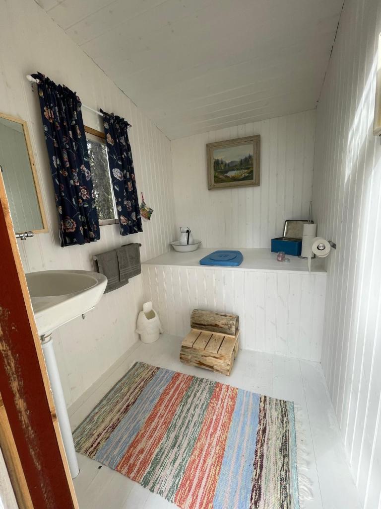 Pine Tree Cabin photo 2