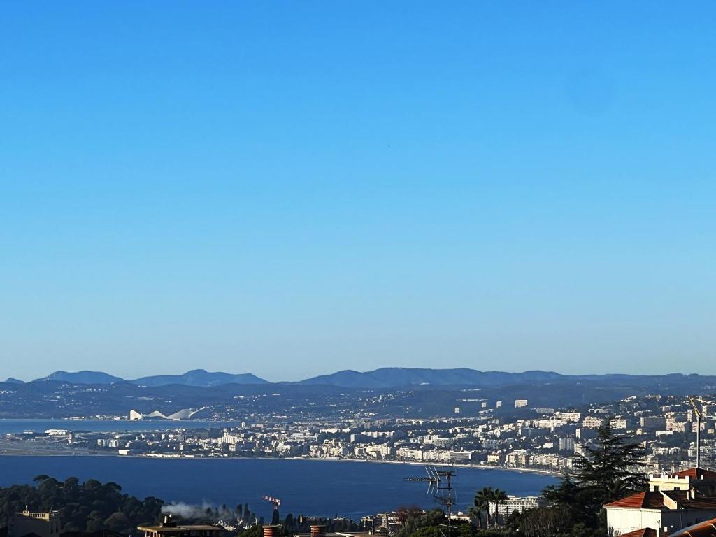 Agréable 3 pièces climatisé avec vue mer et parking photo 4