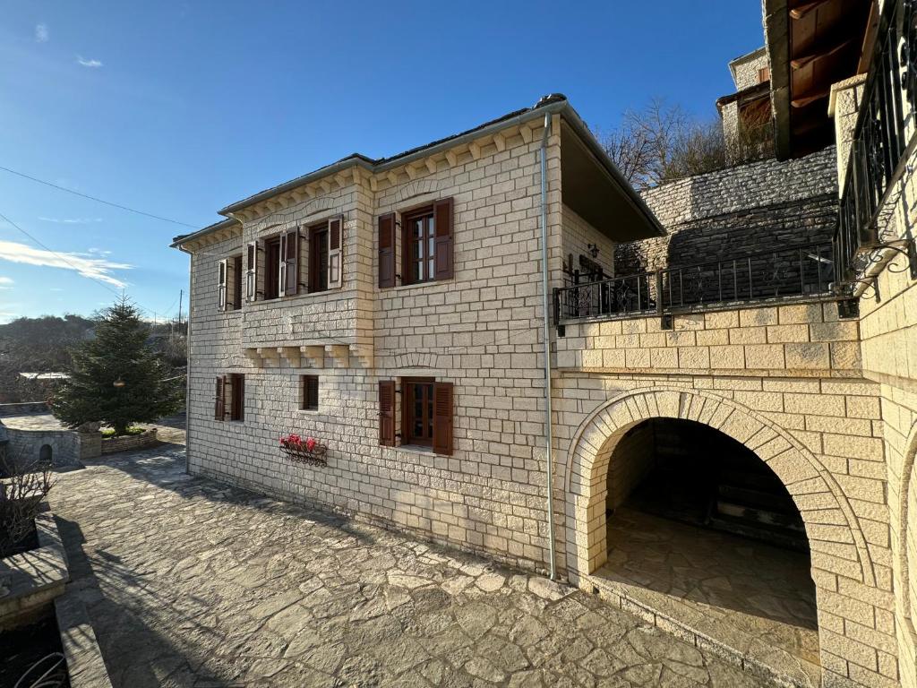 Βίτσα Πετρόκτιστο Αρχοντικό "Ιόλη" με θέα Ζαγόρι