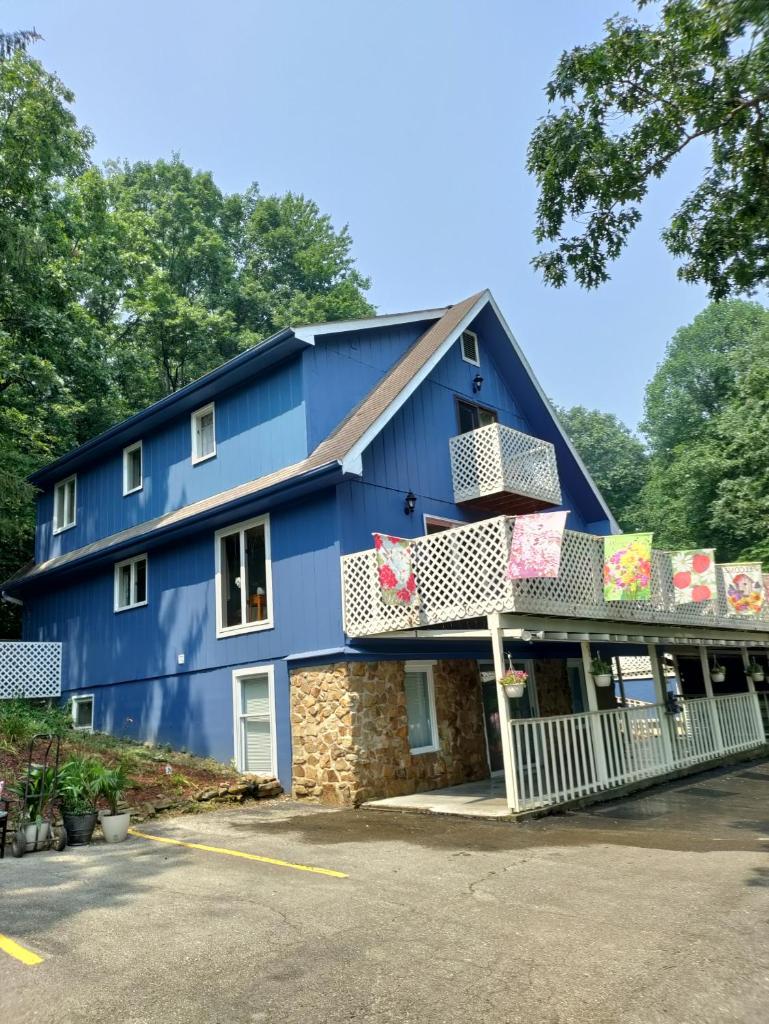 Lil Black Bear Inn photo 1