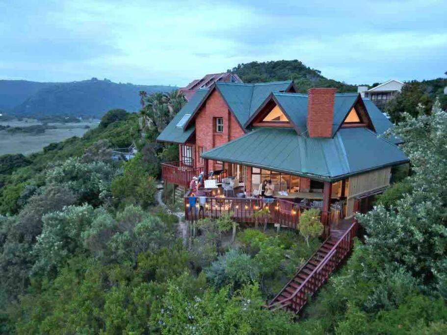 Wilderness deckhouse. views!/sun/sea/river/kayaks photo 2