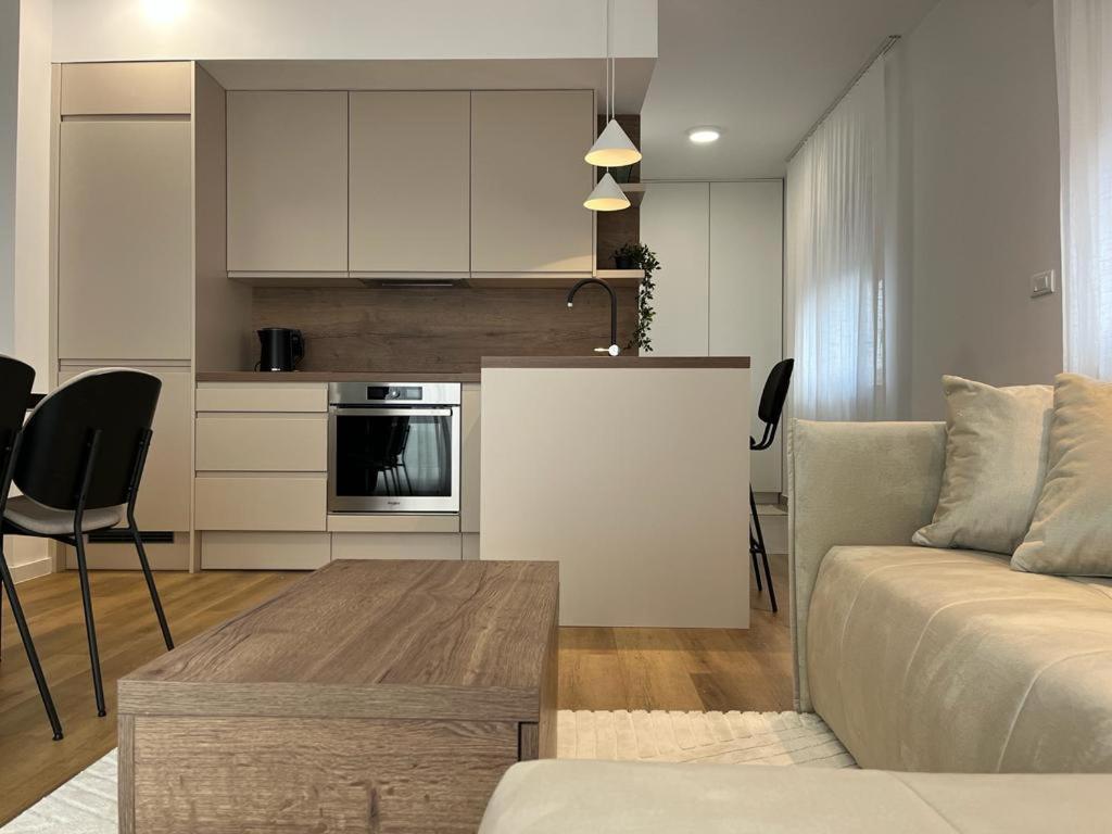 City Luxe Apartment photo 3