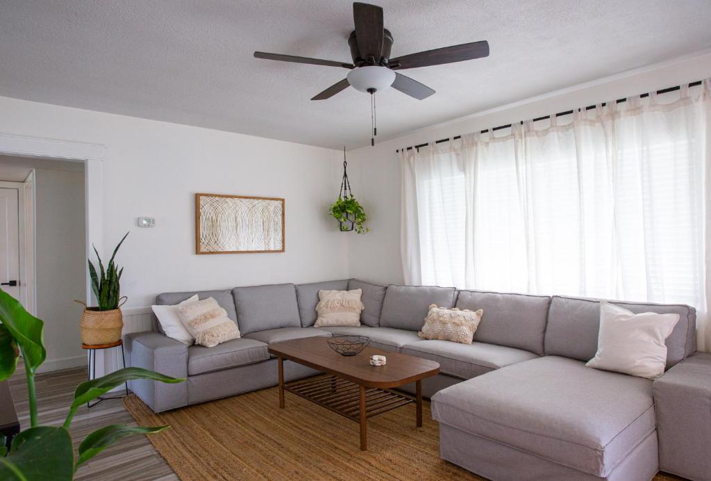 Corner Casa (w Bikes!) Beach Home (3bd/2ba) photo 2