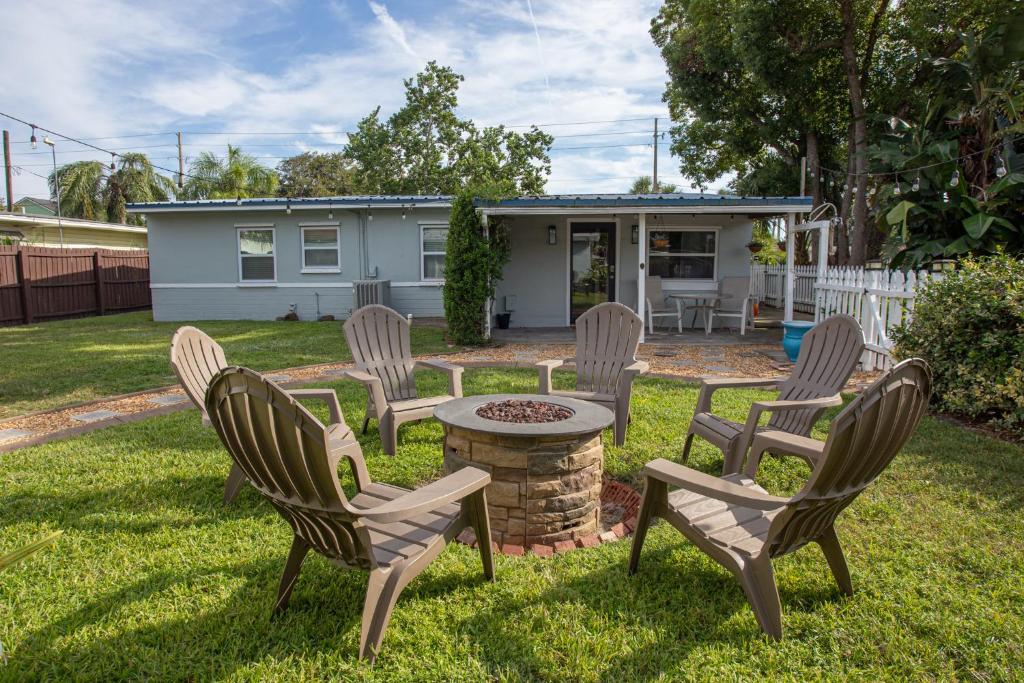Corner Casa (w Bikes!) Beach Home (3bd/2ba) photo 4